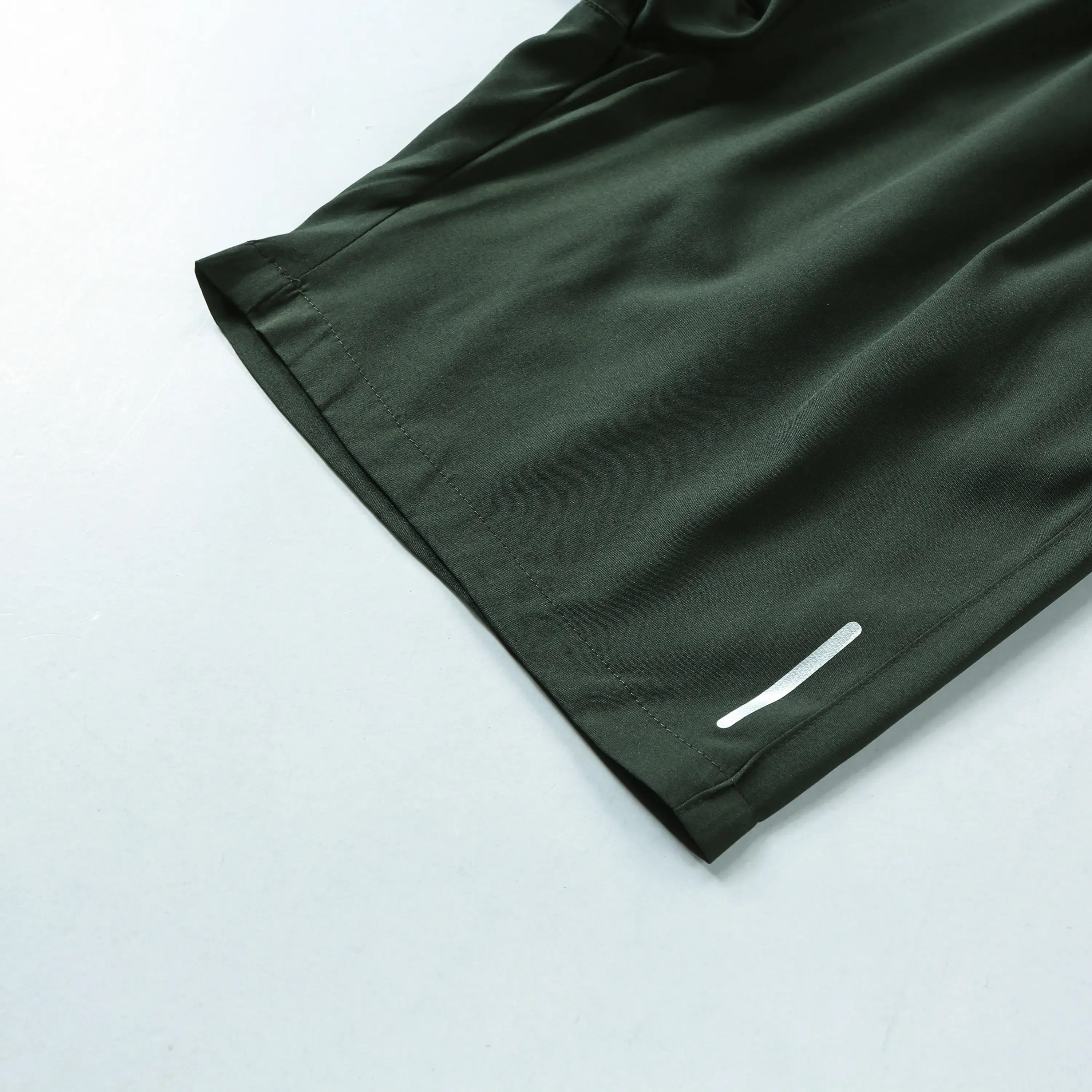 Men's zipper pocket shorts, summer ice silk beach shorts, ice-sense quick-dry sports casual pants, basketball shorts thin, plus-size men's clothing reflective strip design, Menswear，Plain Trouser，suitable for running and fitness. Beige,summe
